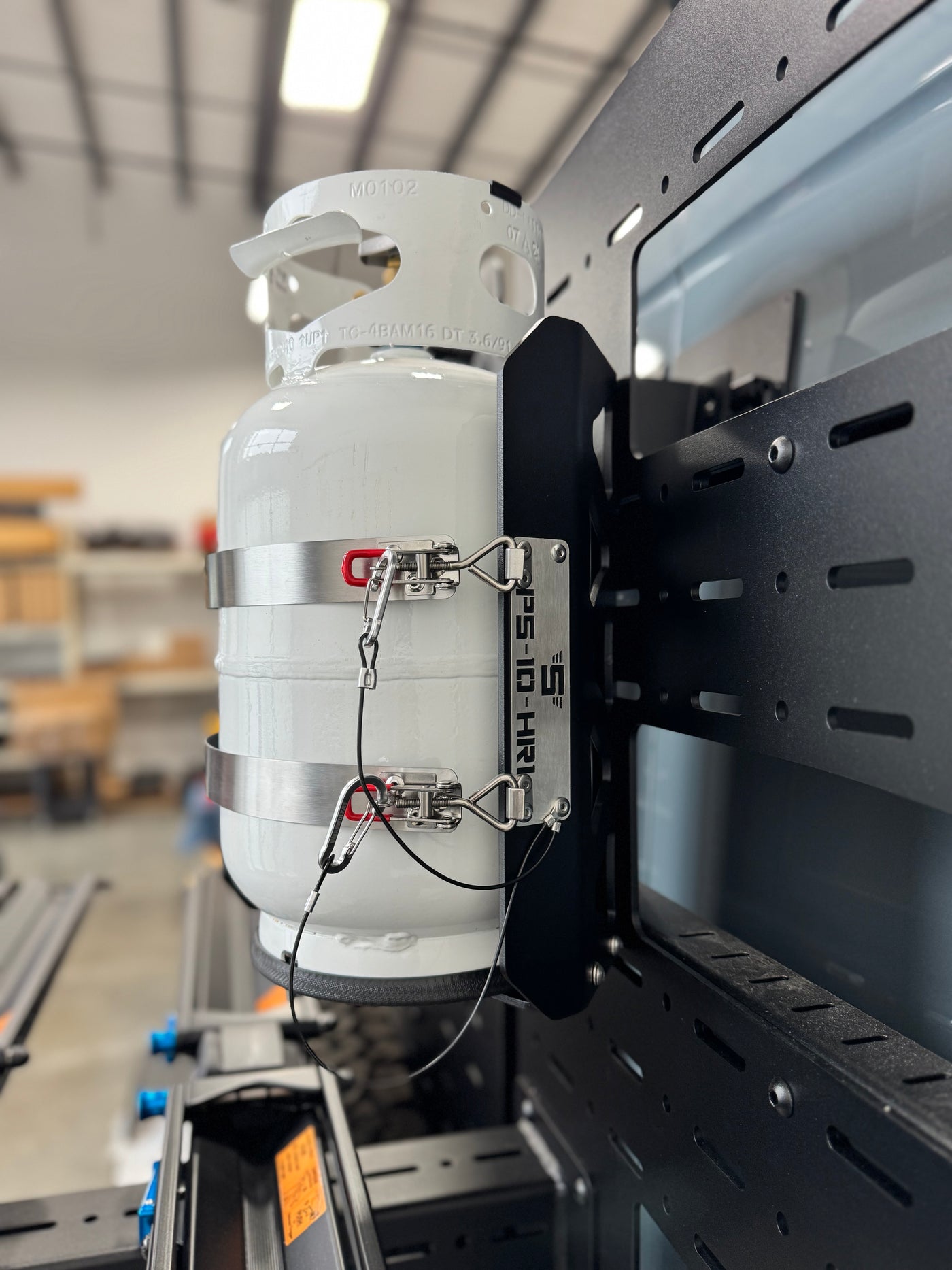 Shuksan PS-HR1 Combo Shuttle - Lockable Propane Tank + Howl R1 Fireplace Mount (10lb or 20lb variant)