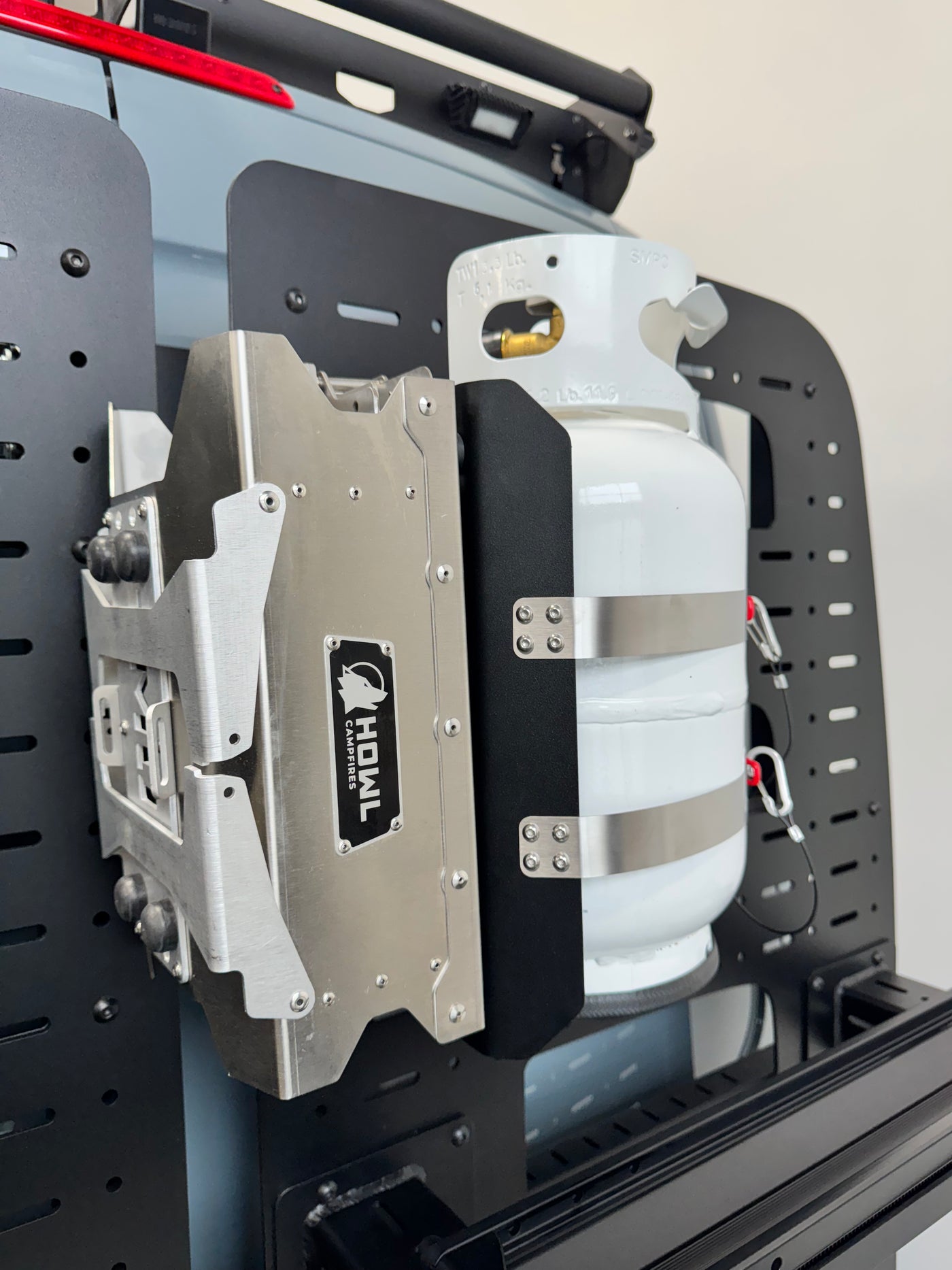 Howl R1 mounted on Shuksan PS-10-HR1 combination mount for a 10lb propane tank and the R1 Fireplace