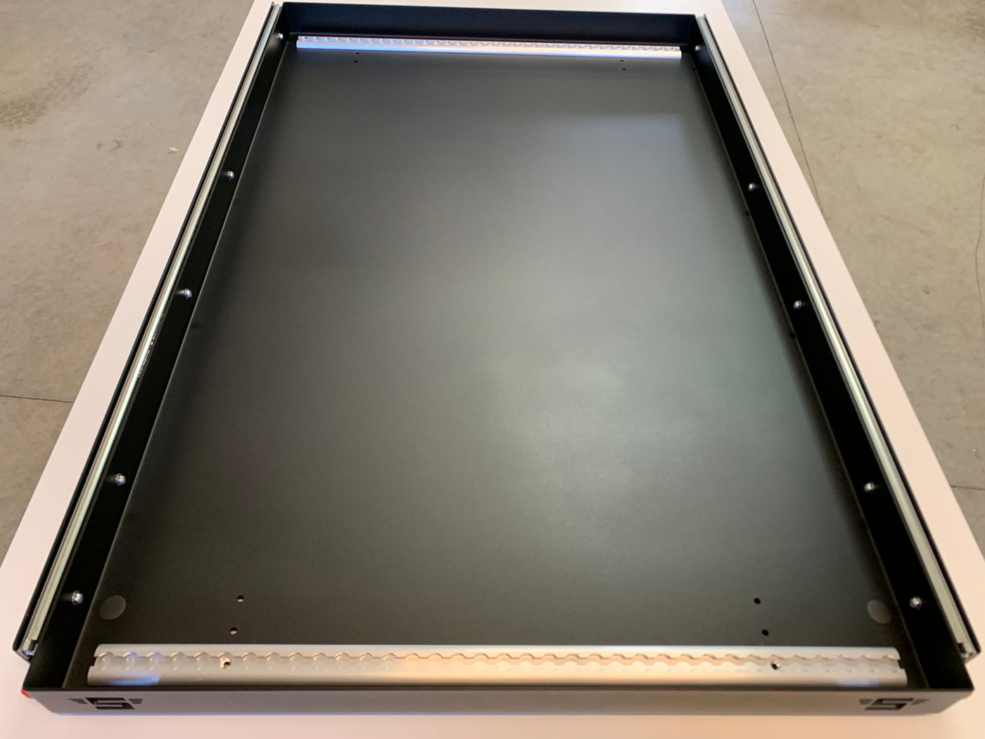 Slide-out Tray (40”x60” OA)